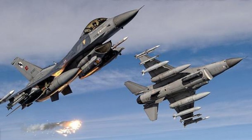 Самолеты ВВС Турции нанесли удары по 3 целям ДАИШ в Сирии