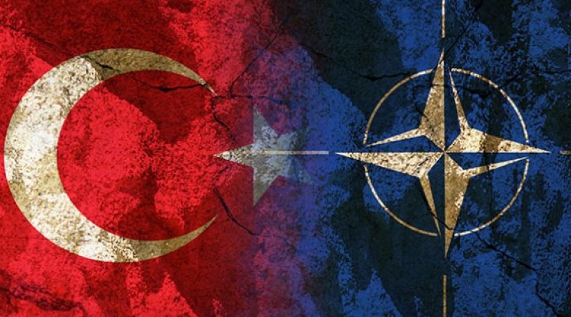 «Ветвь» раздора: турецкие танки раскололи НАТО. Что привело Турцию и США к конфликту?
