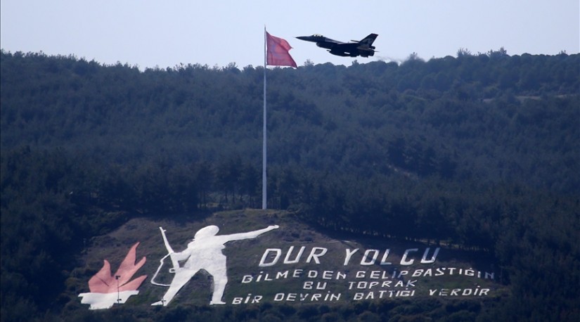 Пилоты SOLOTÜRK продемонстрировали мастерство в небе над Чанаккале