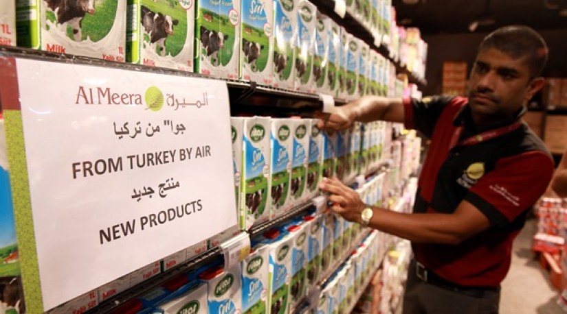 Турция начала поставки продуктов в Катар