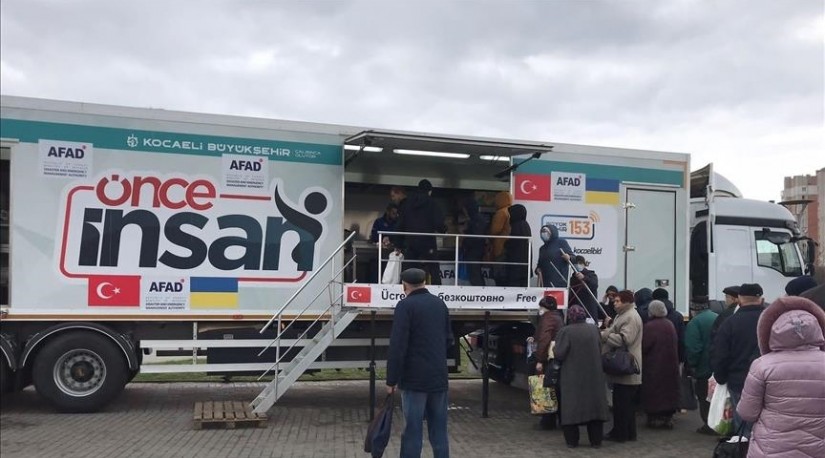 Турция направила в Украину 67 фур с гумпомощью и полевую кухню