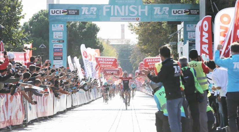 Награждены победители велотура TUR 2017