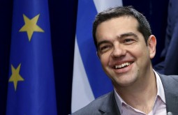 Премьер Греции: Турция соблюдает договоренностей с ЕС по беженцам