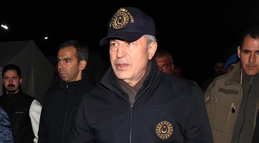 Глава Минобороны Турции посетил патрулирующих зону бедствия военных